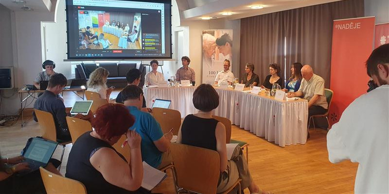 Evropské peníze v sociální oblasti stále chybí, premiér přislíbil stav prověřit