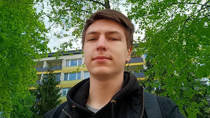 Deník.cz: Maksym začínal jako uklízeč, dnes pomáhá v Člověku v tísni mladým krajanům