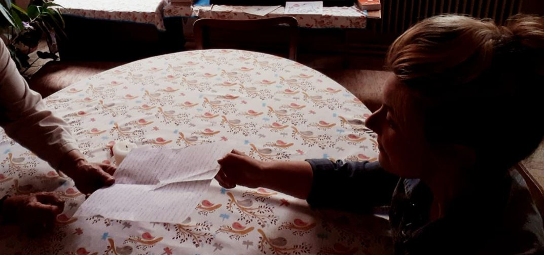 S dopisem na dlani. Jak paní Dana upadla vlivem své dcery do dluhů