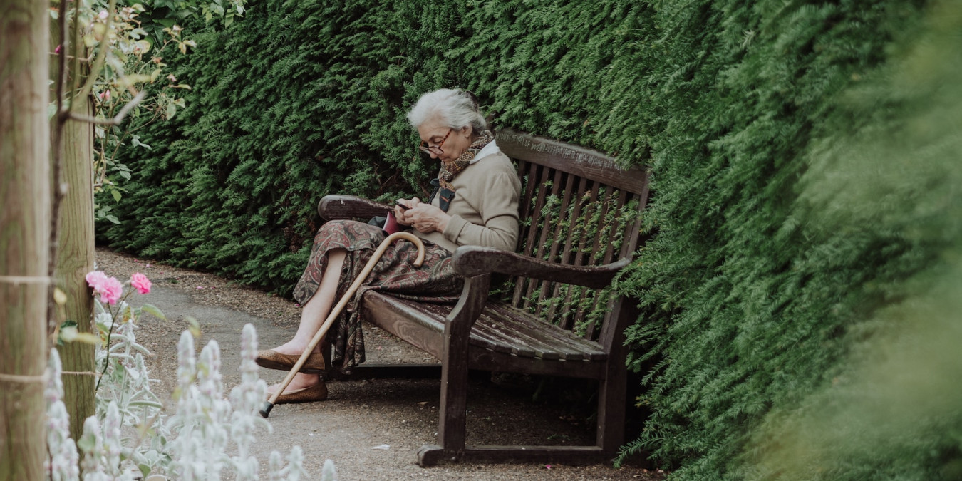 Nic nedlužíte, přesto vám zdravotní pojišťovna sráží ze mzdy na exekuci. Realita seniorky, které jsme pomohli k navrácení 200 tisíc