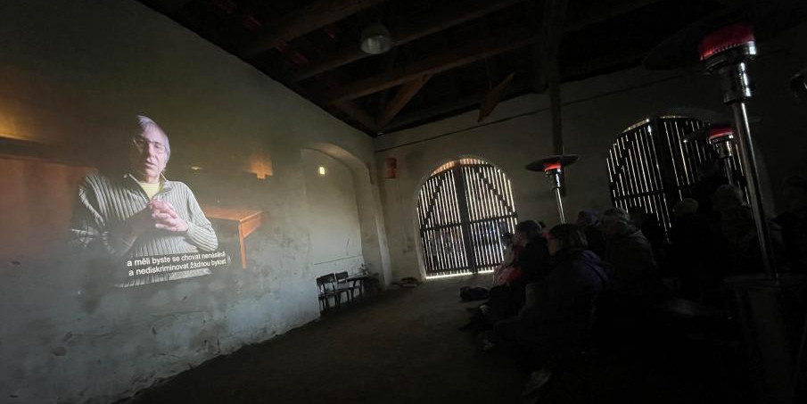 „Filmy promítáme i v bývalé mlýnici“: Pražské ozvěny Jednoho světa pronikají z městského centra na okraj