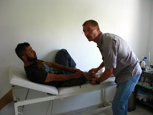 Do Česka se přiletěli léčit uprchlíci ze Sýrie, na jejich výběru se podílel Člověk v tísni