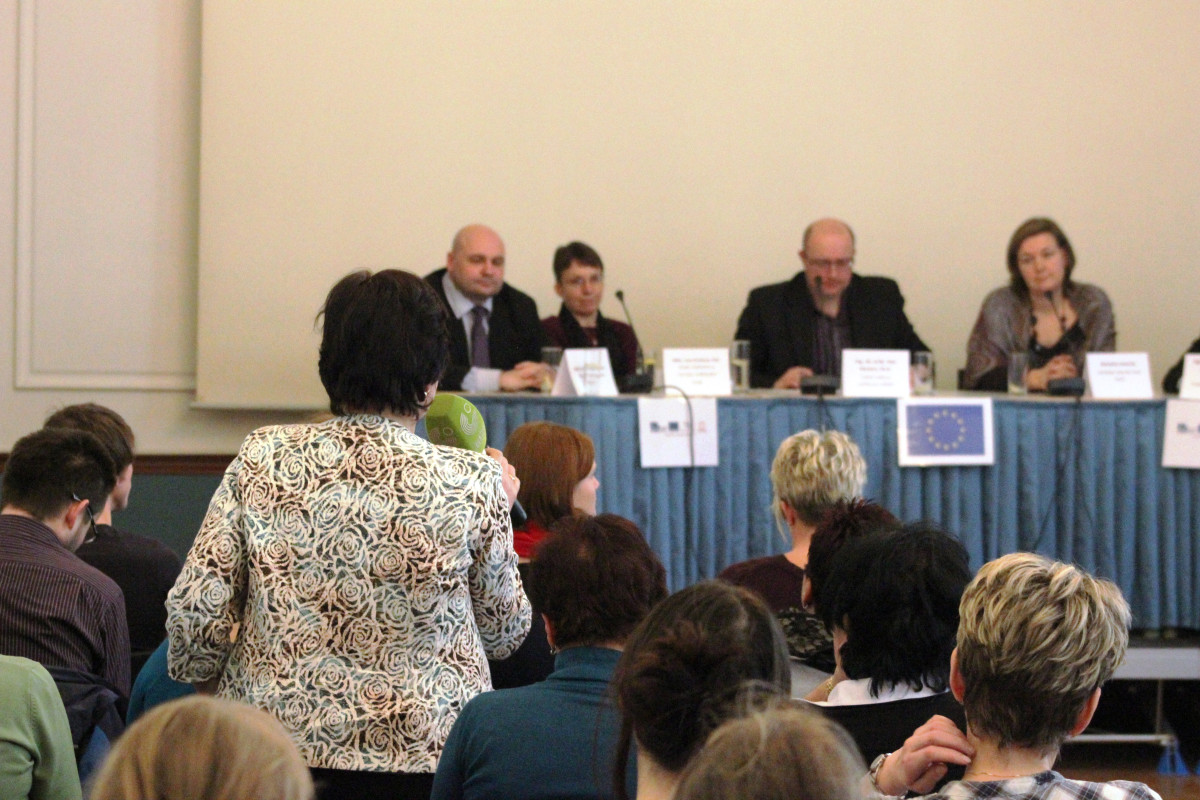 Video: Záznam panelové debaty z Odborného semináře k tématu předškolního vzdělávání dětí ohrožených školním neúspěchem