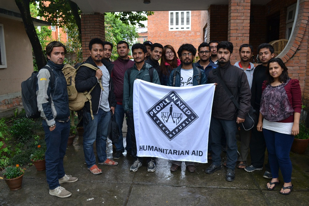 Tým Člověka v tísni je v Nepálu a vyráží do zemětřesením nejvíce poničených oblastí, pomáhají i zdravotníci