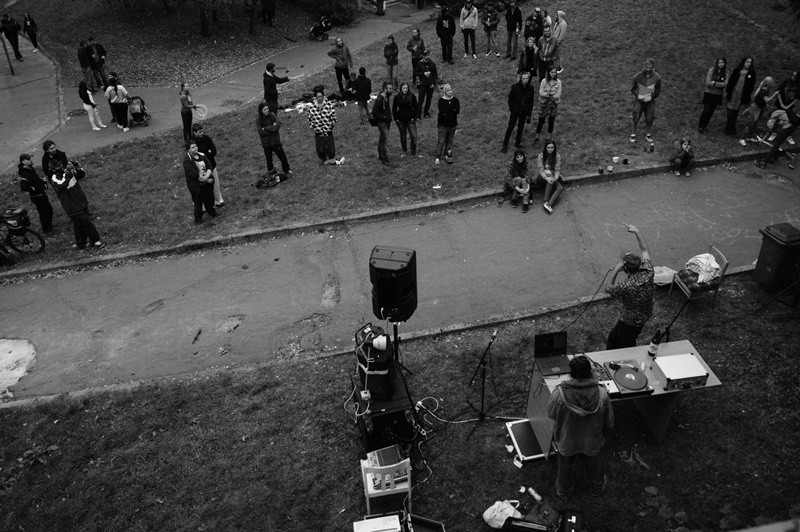 První ročník Zpoza klece festu oživil atmosféru rochlického sídliště