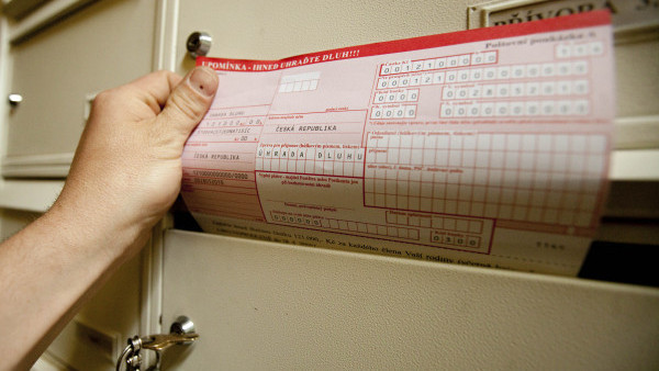 Místo pomoci, další dluh…