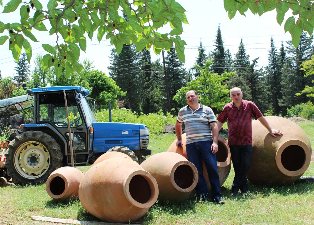 Vinaři z Gruzie představí díky spolupráci s Člověkem v tísni a ČZU svá vína na Moravě
