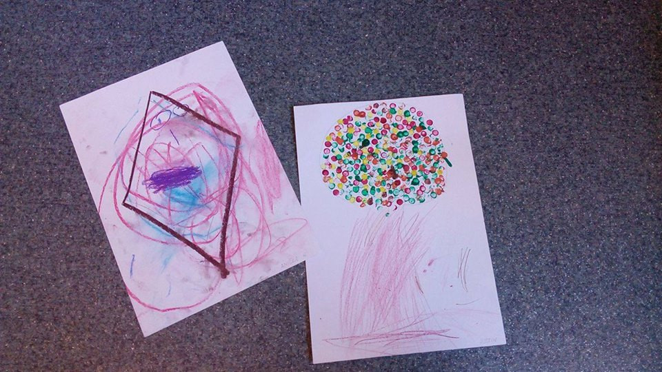 Soňu baví stříhat, rozstříhala všechny noviny, závěsy i tapety…