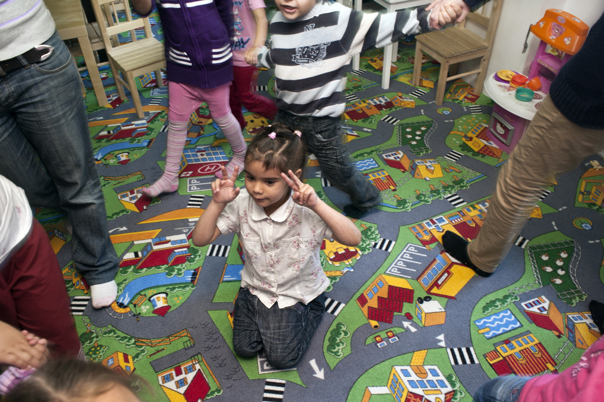 Prstík se nezastaví. Je to kulatý tvar.