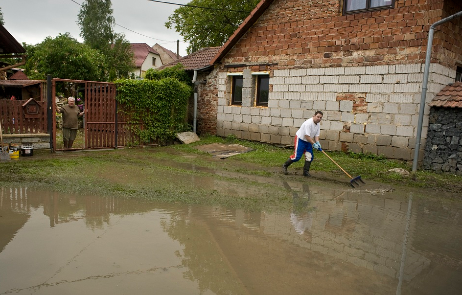 Po povodních v roce 2013 jsme pomohli 1169 rodinám