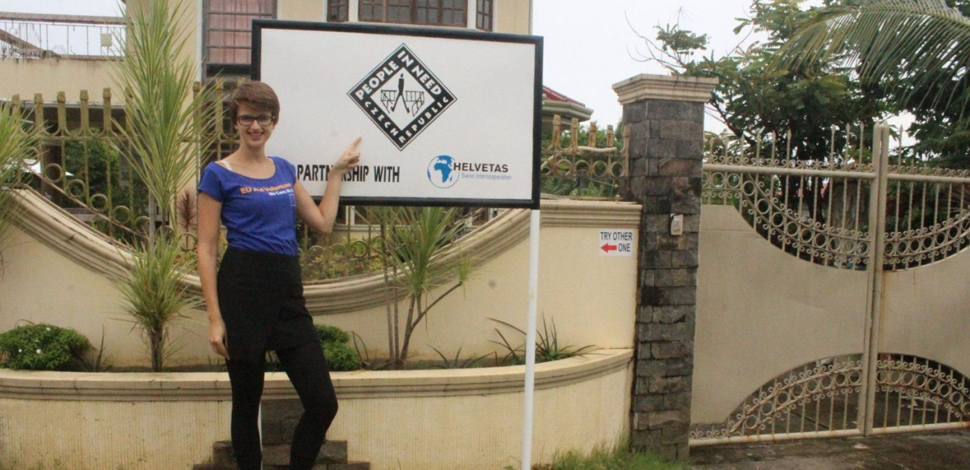 Chci pozitivně ovlivnit život alespoň miliardě lidí, říká dobrovolnice z Člověka v tísni. Jak vypadá život na zahraniční misi?