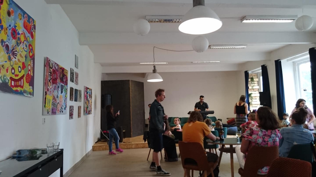 Vernisáž obrazů NZDM V Kleci