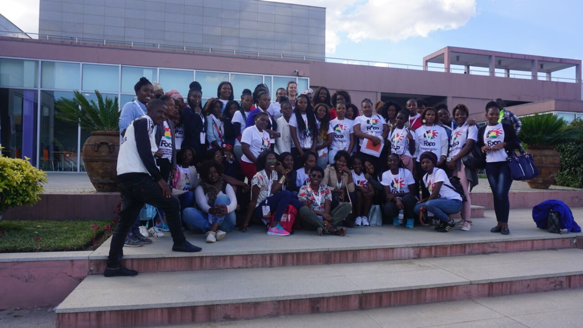 „Naučila jsem se, že oběti domácího násilí nelze jednoduše soudit,“ říká Vanuza. Podporujeme mladé ženy v Angole