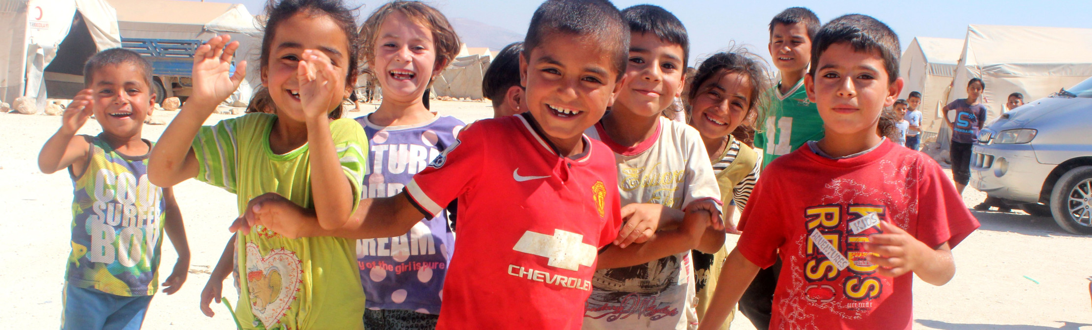 Nemají třídy, lavice, topení ani učebnice – přesto se učí