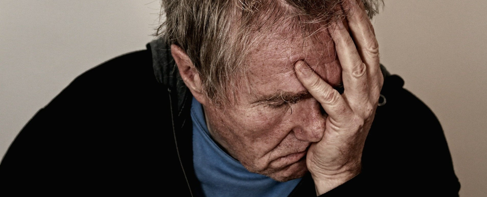 Vytíženost krizových linek vzrostla o stovky procent. Lidé jsou pod stále větším psychickým tlakem