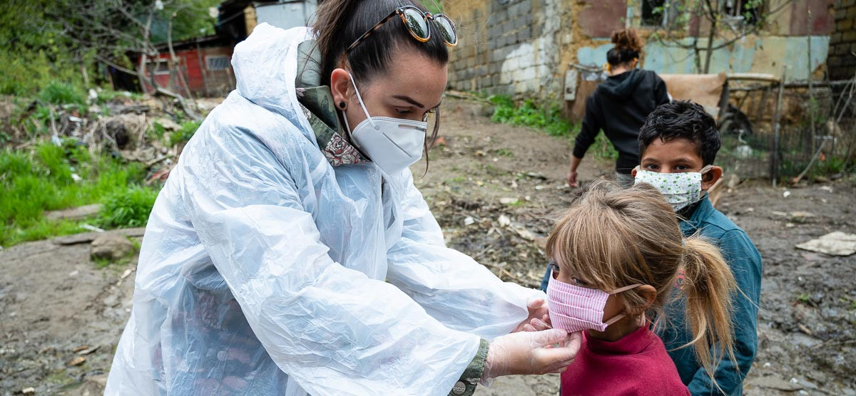 Jak s epidemií bojují slovenské neziskovky? Co dělá naše slovenské dvojče?
