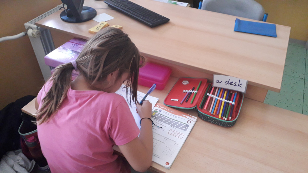 Řadě dětí z klubu by prospělo i individuální doučování