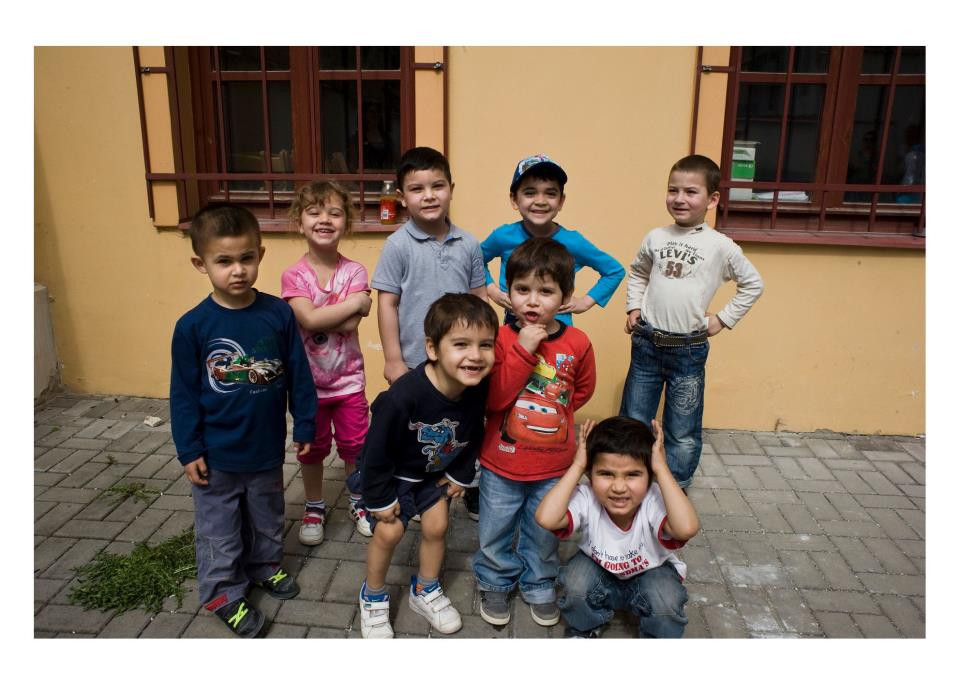 Kdo pomáhá dát mámám práci?