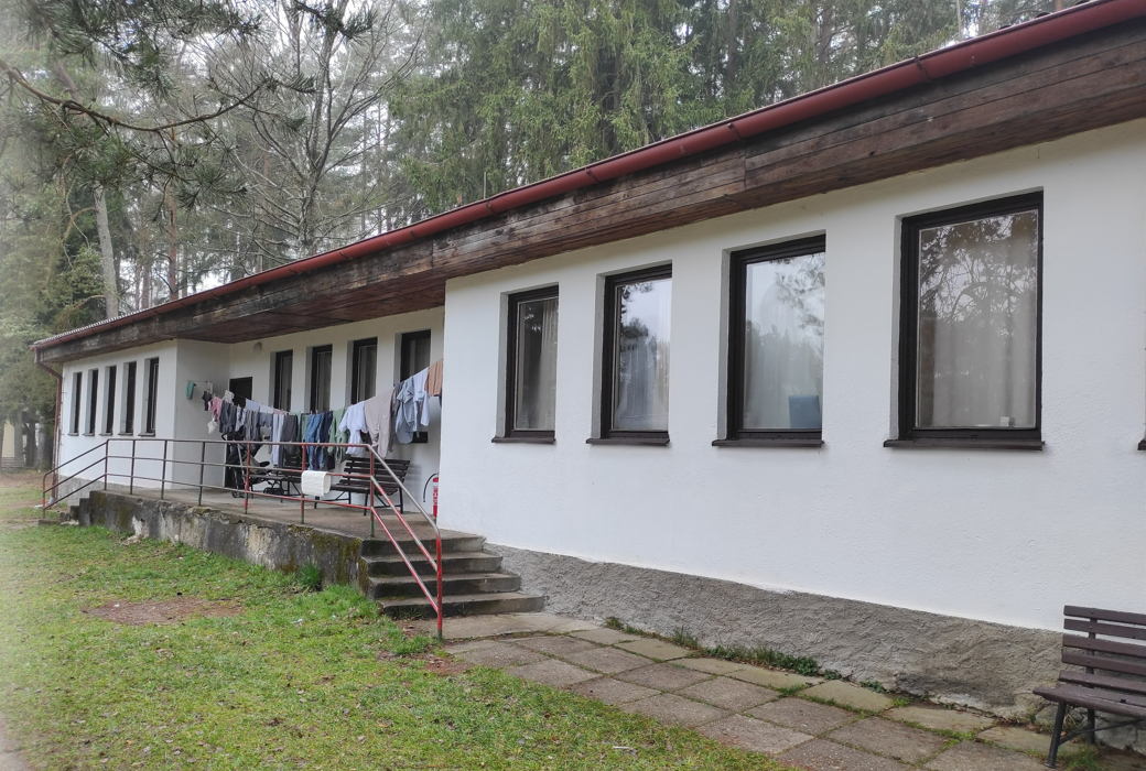 Najít vhodné ubytování pro uprchlíky je čím dál obtížnější. Naplněným rekreačním objektům navíc brzy začne sezona