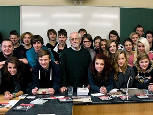 Příběhy bezpráví na 650 českých školách