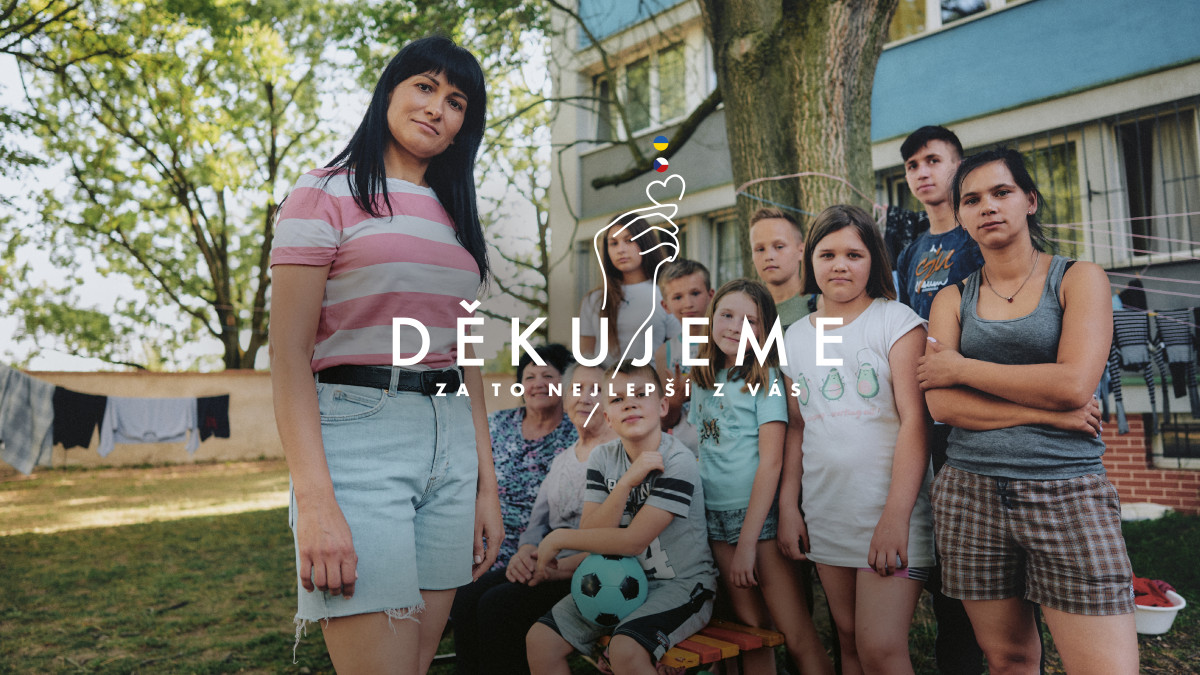 Ukrajinci ve spotu děkují Čechům za přijetí. Svěrák, Kovy, Gondíková a další protagonisté sami při krizi pomáhali
