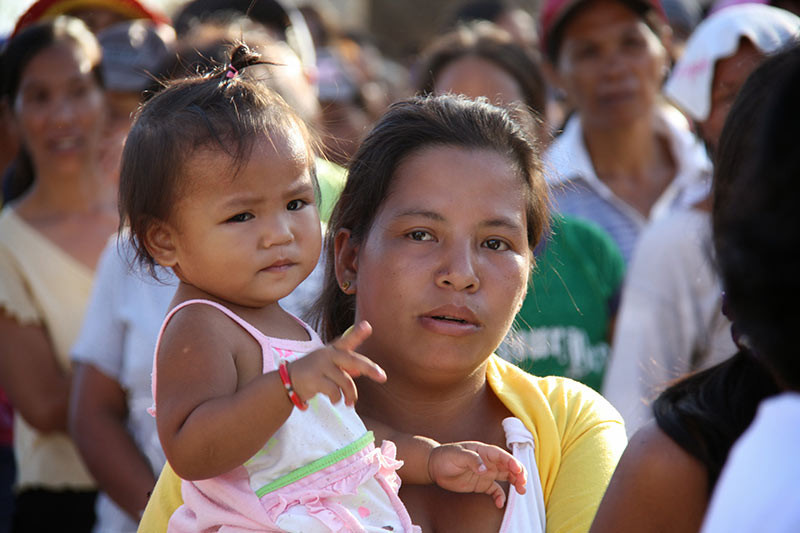 2,5 miliónu lidí na Filipínách potřebuje pomoc. Zítra distribuujeme rýži