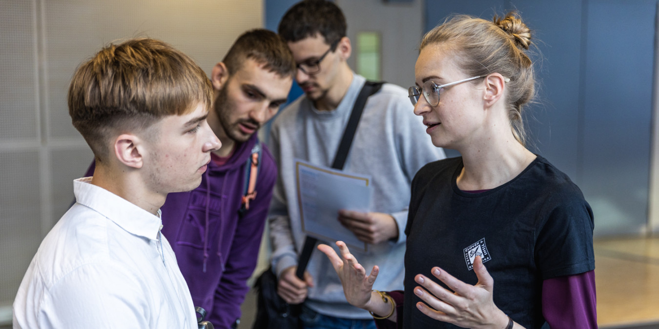 „Vy dostáváte i plat?” aneb Jak jsme se bavili se studenty na Veletrhu pracovních příležitostí ŠANCE