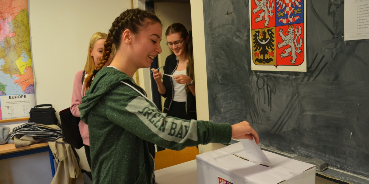 Zveme vás na studentskou debatu s prezidentskými kanditáty: 8. prosince od 11 hodin