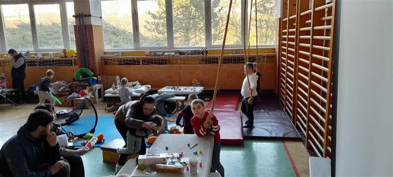 Pomoc ukrajinským dětem vázne. Ministerstvo by mělo zveřejnit počet žádostí na adaptační skupiny, případně změnit pravidla