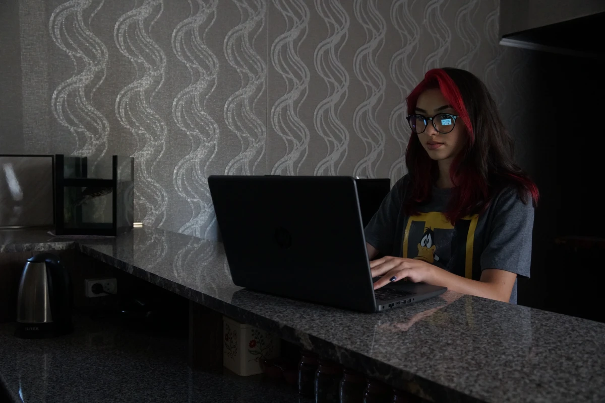 Mladí lidé z Gruzie se učí programovat nebo spravovat sociální sítě