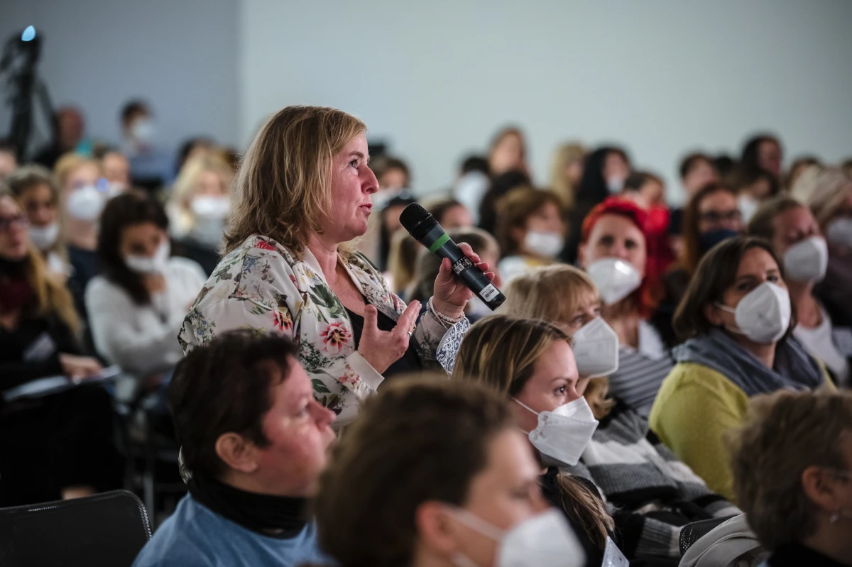 „Potřebujeme standardizovat roli asistentů pedagoga.“ Podívejte se na záznam konference S asistenty k lepší škole
