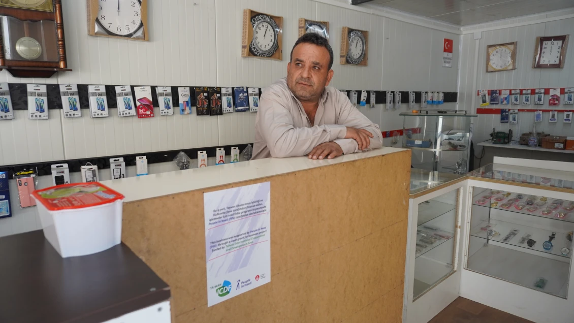 Tahir Çetin ve svém obchodě