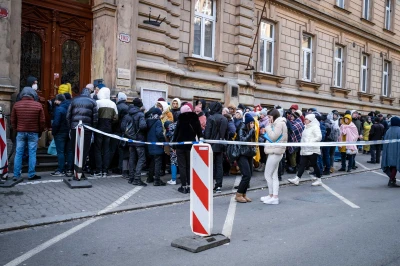 Analýza: Nejvíce uprchlíků je v Plzni a Karlových Varech, dalších osm krajských měst volné kapacity má