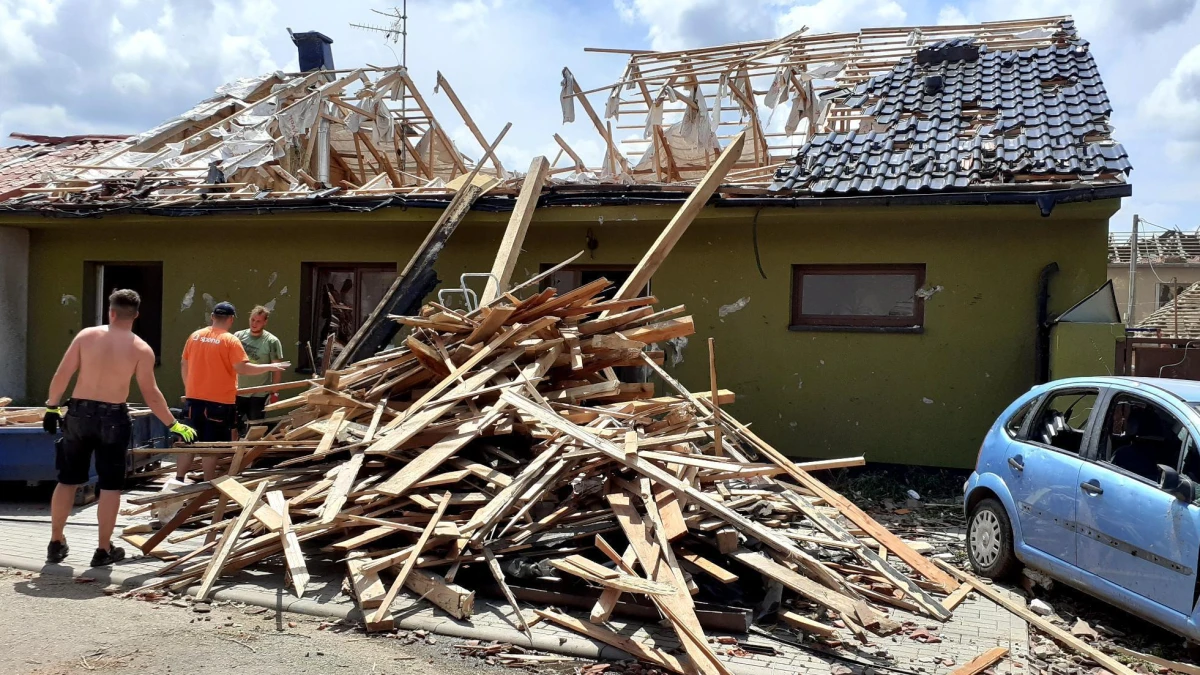 Pět let po tornádu: humanitární organizace a nadace pomohly na jižní Moravě nejméně za 1,3 miliardy korun 