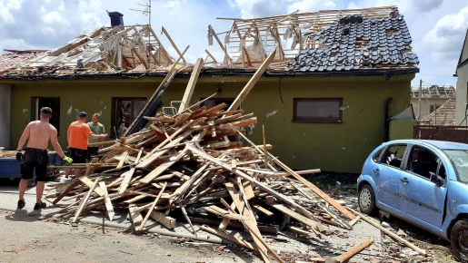 Pět let po tornádu: humanitární organizace a nadace pomohly na jižní Moravě nejméně za 1,3 miliardy korun 