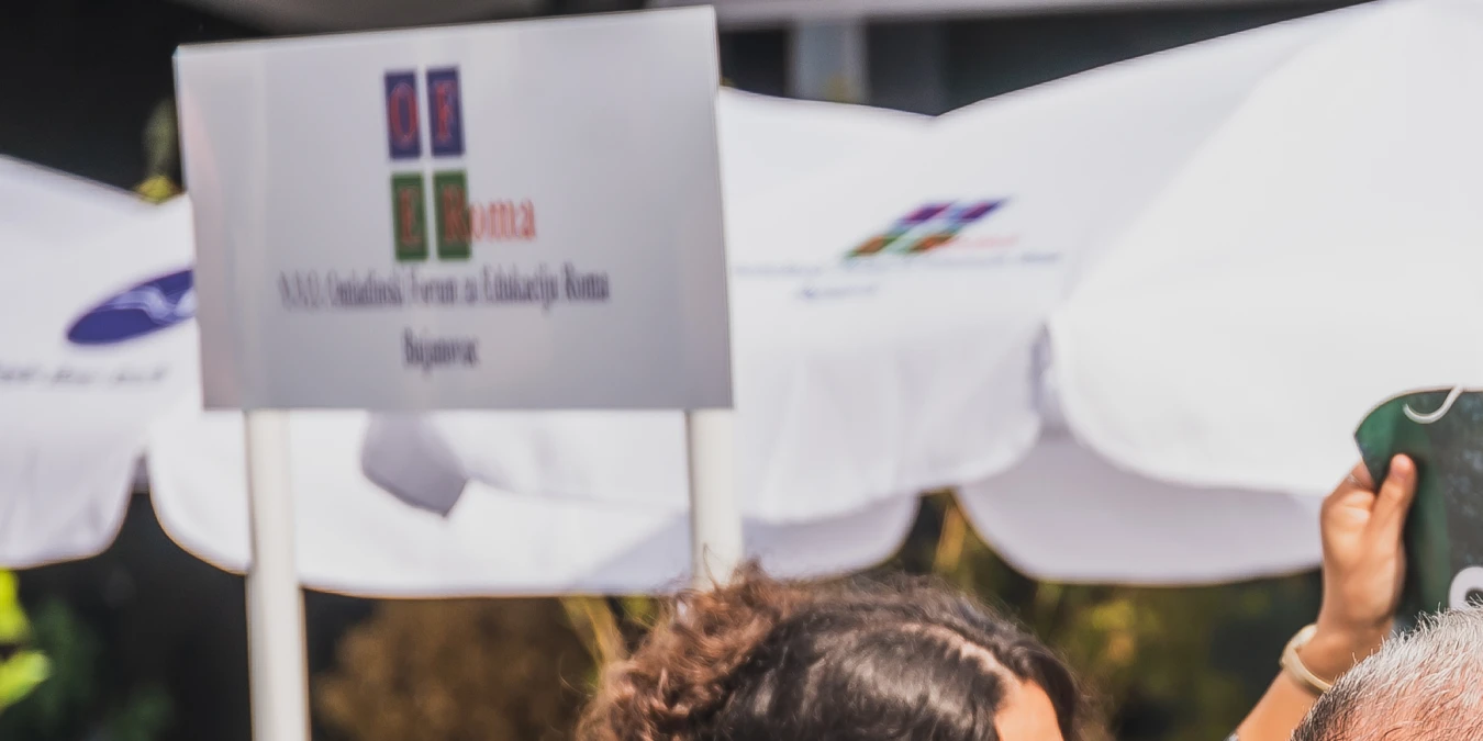 In cooperation with the British Embassy in Belgrade and the Civil Initiative, PIN organized the Civil Society Fair titled Local Voices on the central square in Bujanovac, Serbia. Twenty local civil society organizations and informal groups of citizens from Bujanovac, Vranje, Leban and Preševo participated in the Fair, presenting their mission and results. The event was organized on August 25, 2022, in the scope of the project ALVED (Amplifying Local Voices for Equitable Development), funded by the British Government (CSSF).