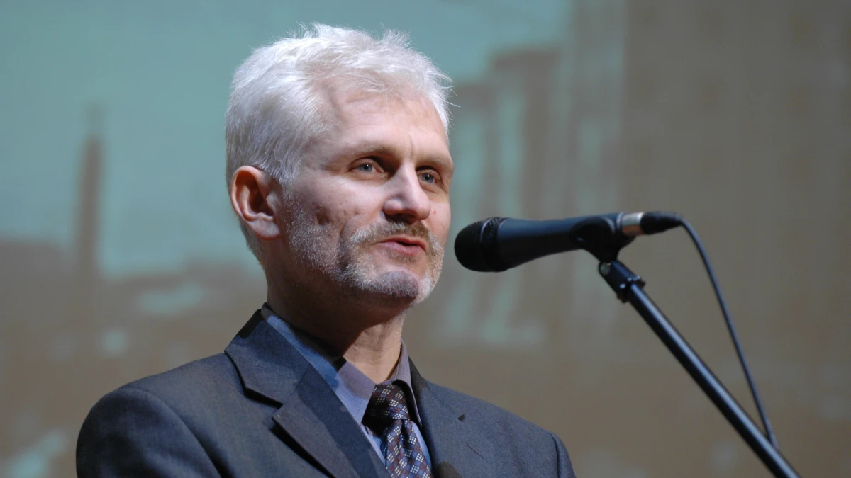 Běloruský režim propustil Alese Bjaljackého, Maryji Kalesnikovu a dalších 121 politických vězňů