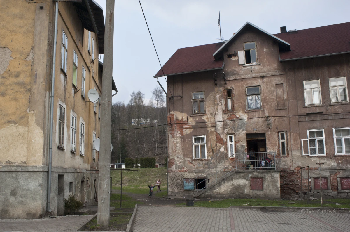 Zneužívají sociální dávky chudí lidé, nebo politici?
