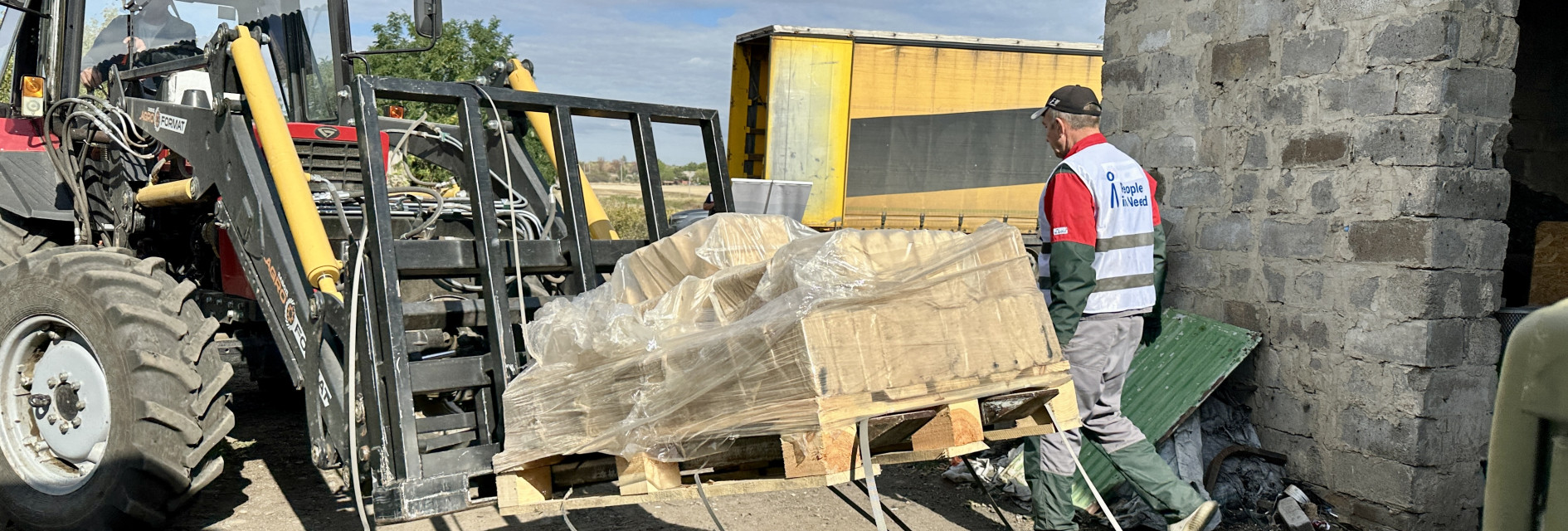 Pomáháme rodinám v příhraničních a frontových oblastech Ukrajiny přečkat zimu v teple