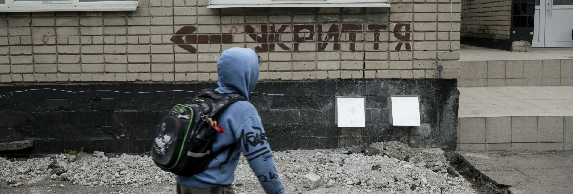 Sir&eacute;ny je ženou do krytů, ale v&yacute;uka pokračuje. Ukrajinsk&eacute; &scaron;koly d&aacute;vaj&iacute; dětem bezpeč&iacute; i naději