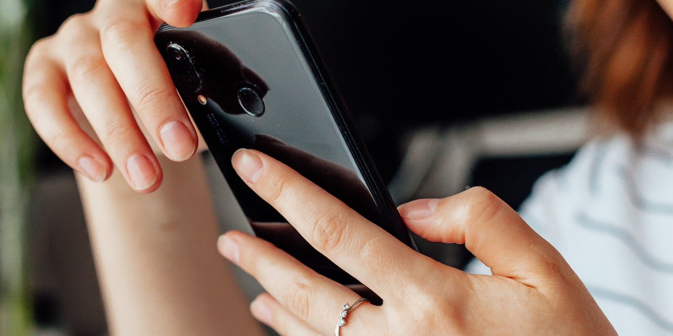 Nejemocionálněji působí úmrtí. Ukrajinská help linka pomohla za rok fungování deseti tisícům lidí či rodin v Česku