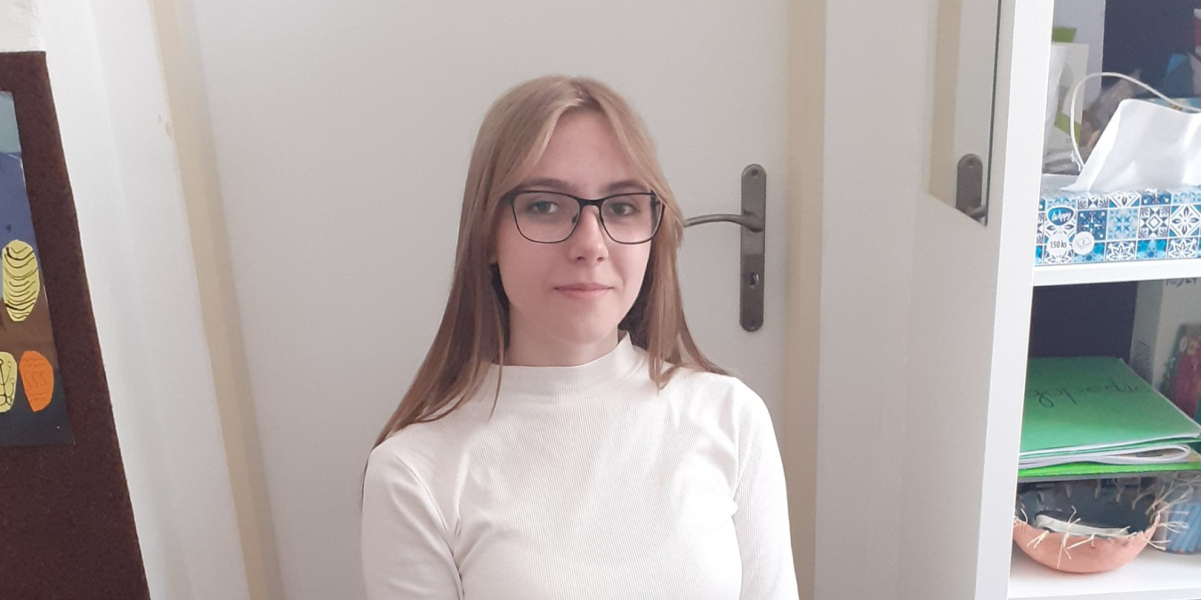 Mladá Ukrajinka se díky naší podpoře vzdělávání mohla připravit na střední školu