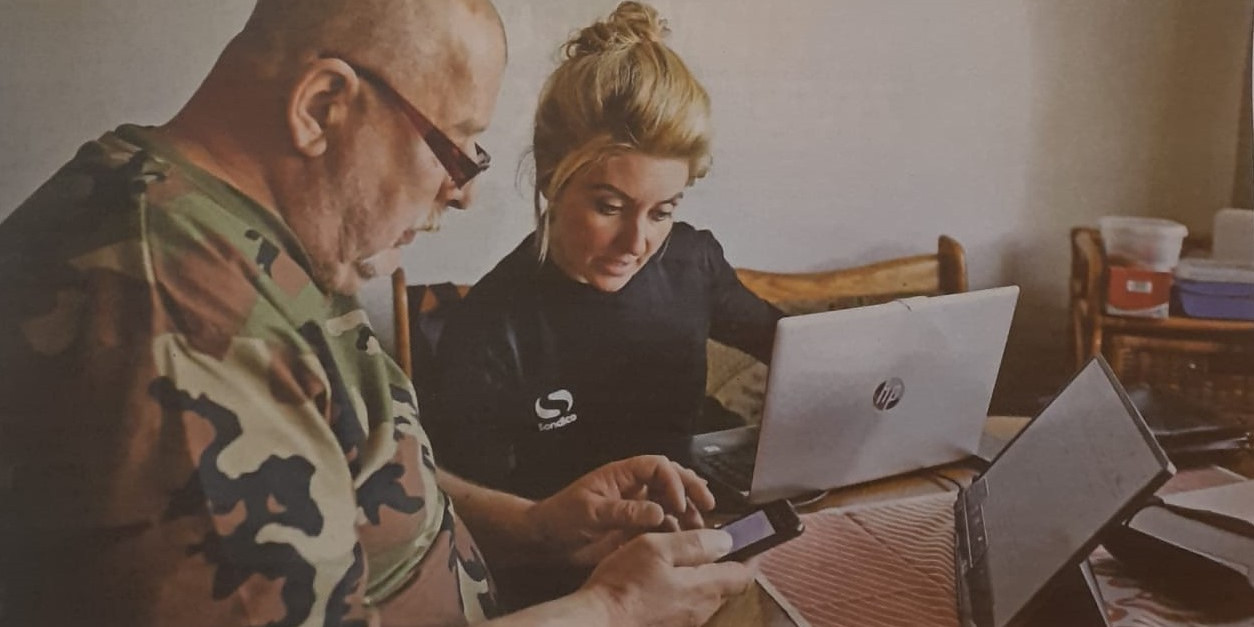 Zmírňujeme digitální vyloučení Čechů. Učíme pracovat s internetem, poskytujeme i počítače