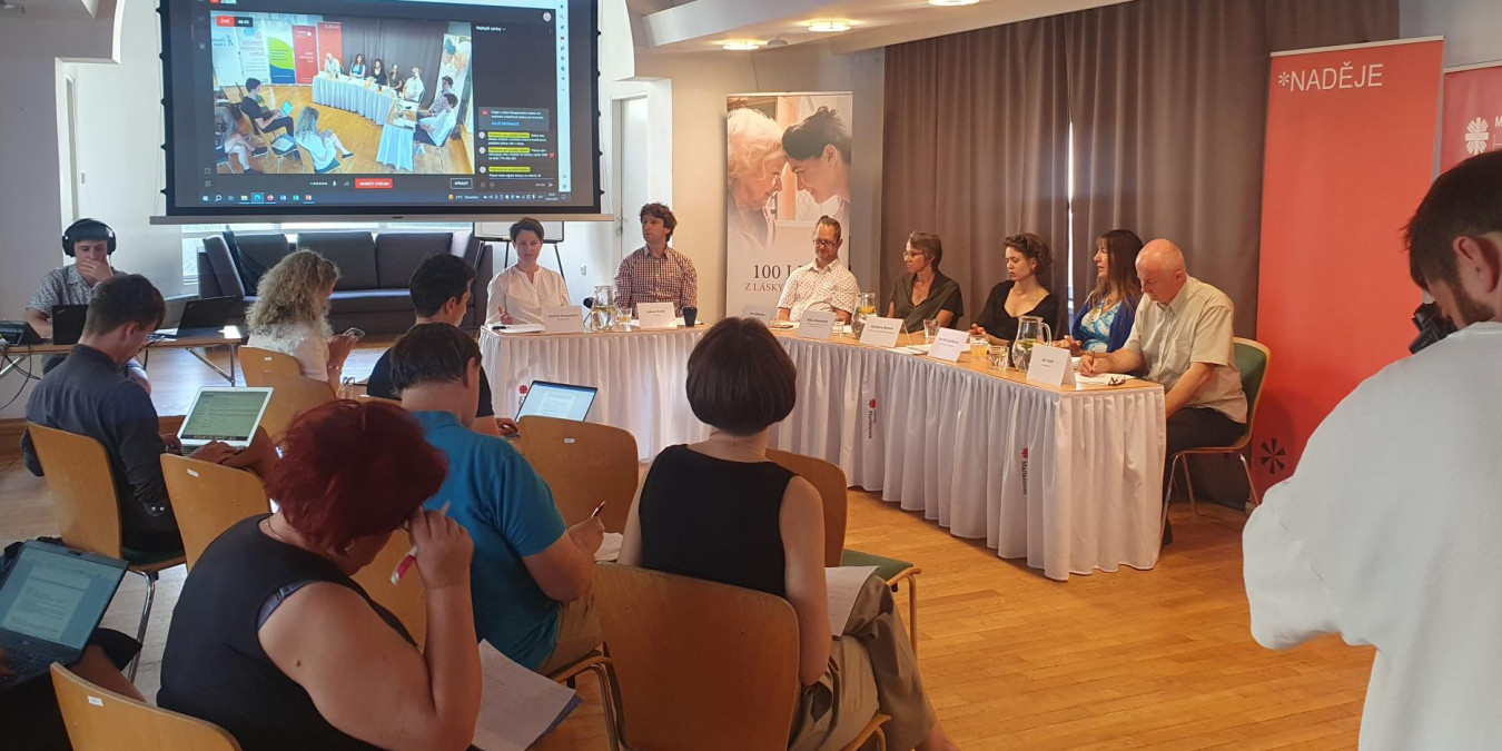 Sociálním službám chybí peníze z evropských fondů. Peníze jsou kvůli vládě stále „v betonu”