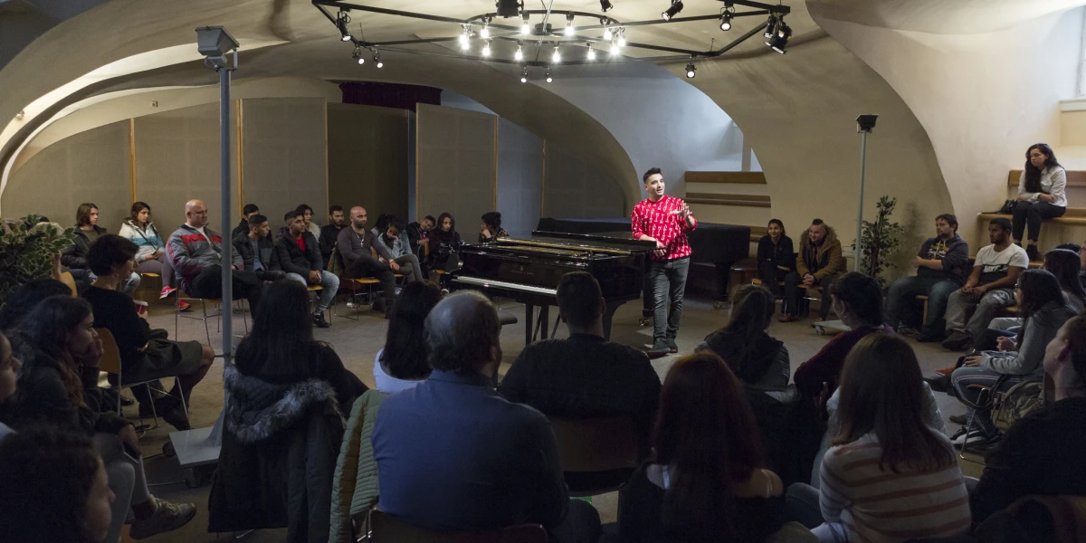 Všechny děti potřebují podporu při vzdělávání a rozvíjení talentu. Bez ní by to nezvládl ani nadaný romský muzikant Tomáš Kačo, který inspiruje účastníky našeho retrostipendijního programu