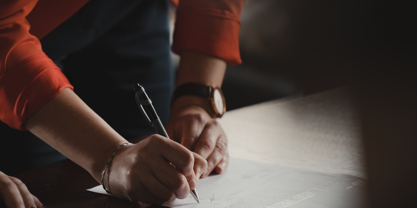 Pětadvacet úvěrů a strach z pádu do exekuce. Po spolupráci s námi je to už minulost