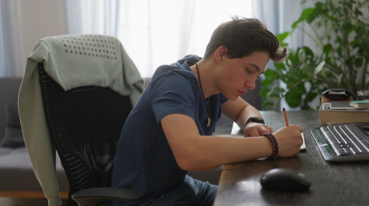 Nahlédněte do online světa teenagerů. Pomůže vám v tom nová výuková videohra DigiStories: Alex