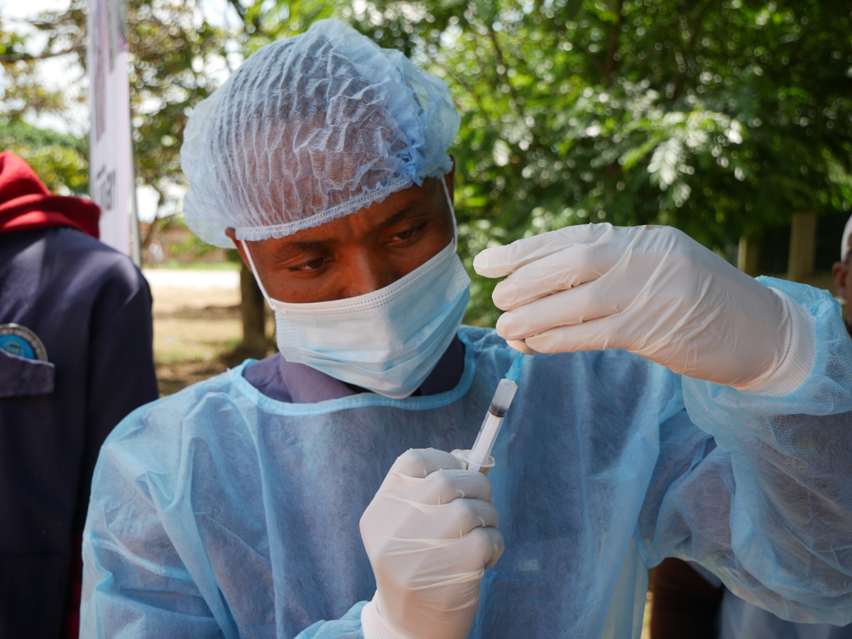 Inspirace z Jednoho světa na školách: Studenti v Angole bojují proti vzteklině