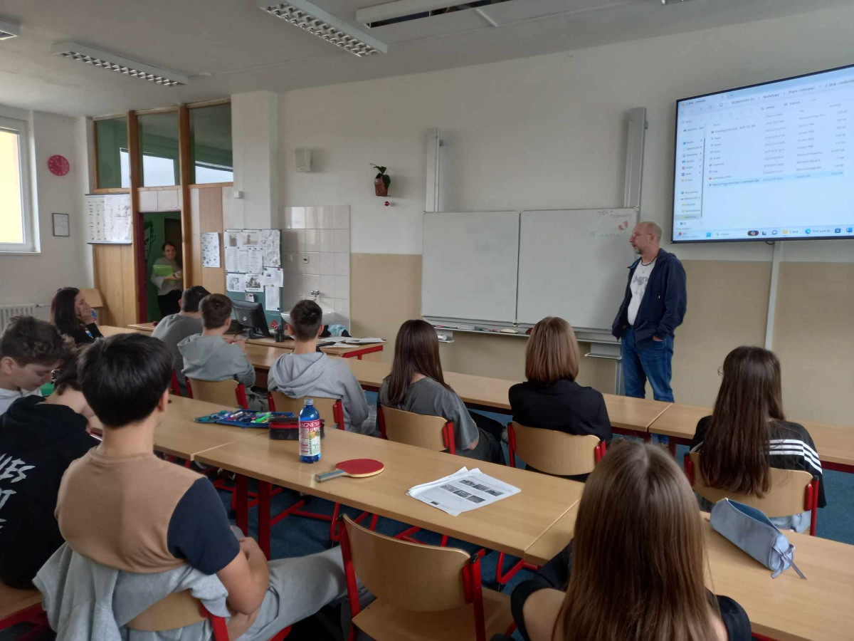 Hlavně nepropadat panice! Workshop „Katastrofy“ učí žactvo základních škol, co dělat při nenadálé přírodní pohromě