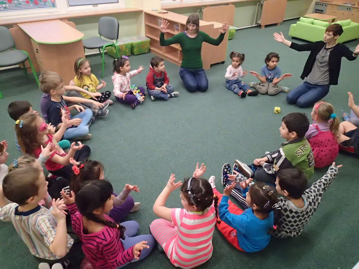 Jak se dala Stonožka dohromady s Pastelkou